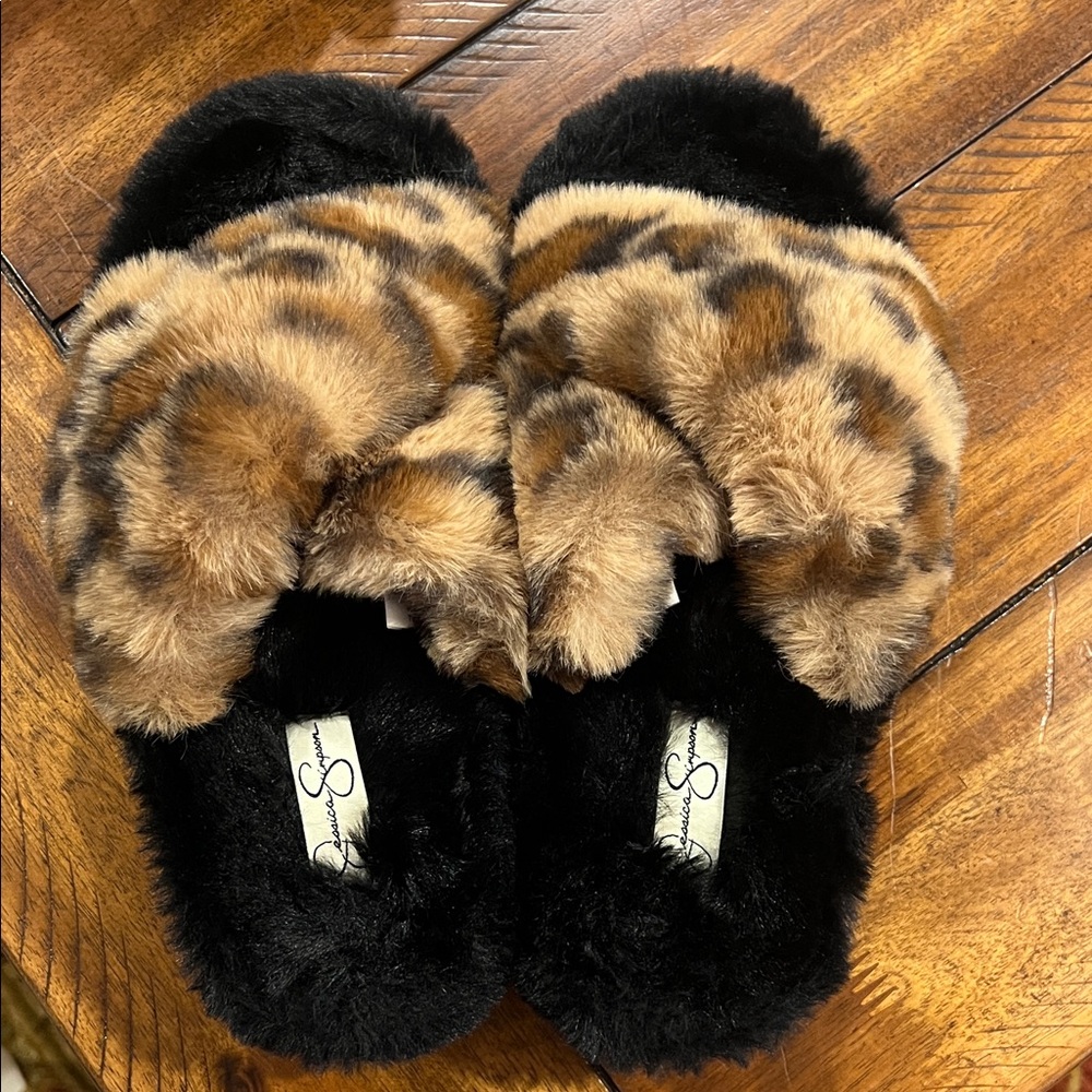 Fuzzy Leopard Print Slippers Jessica Simpson Size 7/8 NWOT